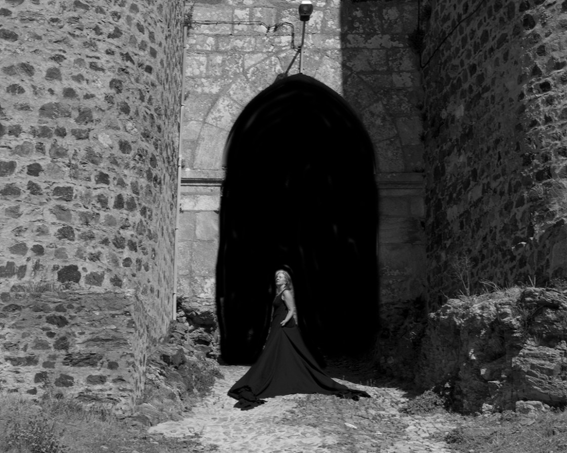 L 72 b and w _DSC7185 copy